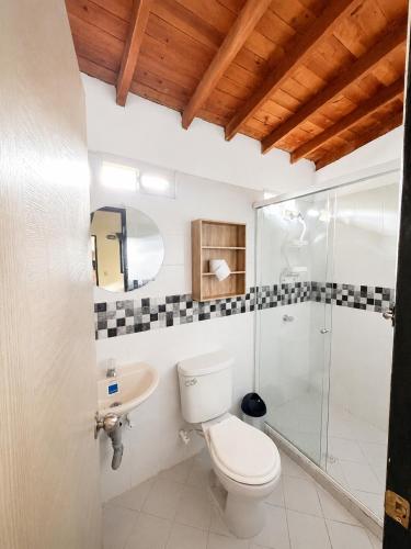a bathroom with a toilet and a sink and a shower at Finca Hotel Villa Alba in San Jerónimo