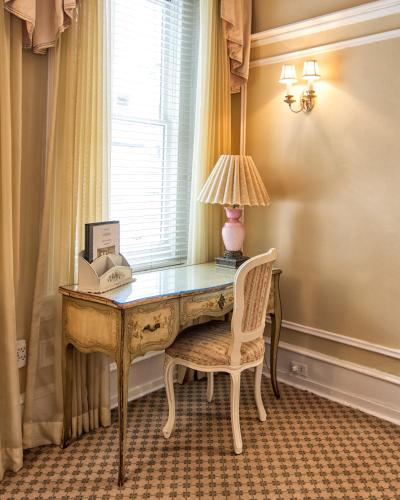 La Reserve Bed and Breakfast Image