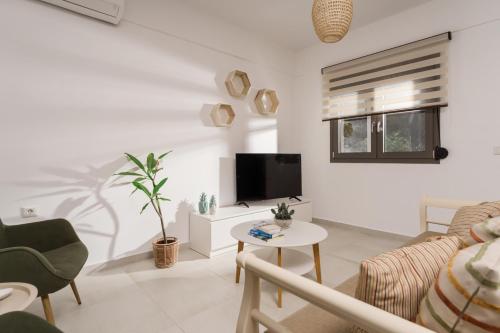 Nayia Villa - Private Oasis