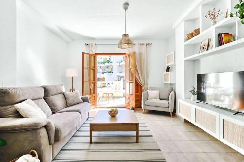 Modern Relax Oasis with Pool, 150m from the Sea