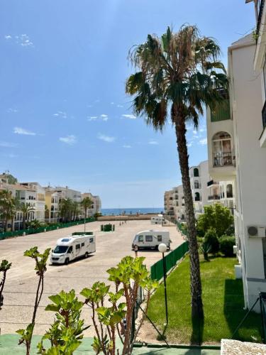 1BDR Studio 150m from Sea with Workspace
