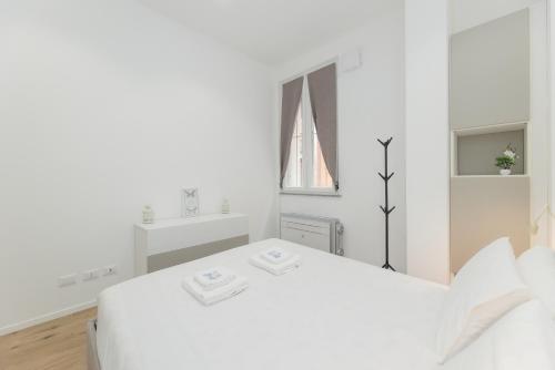 Bocconi White Apartment