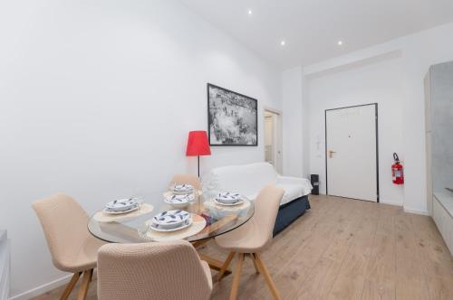 Bocconi White Apartment