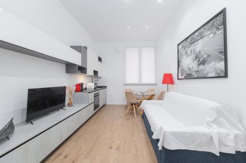 Bocconi White Apartment