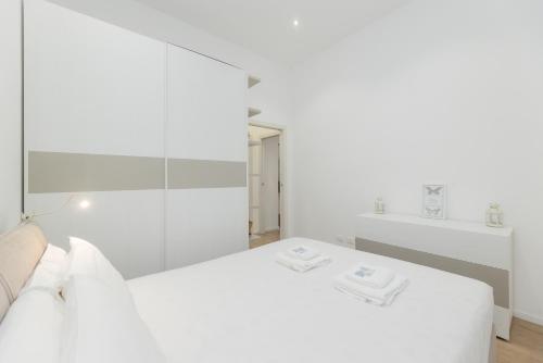 Bocconi White Apartment