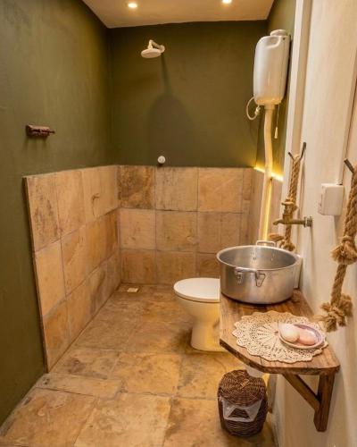a bathroom with a toilet and a sink at Residencial dos Freitas in Jericoacoara