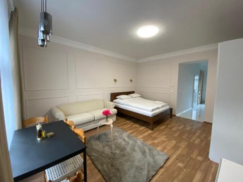 Bright & Cozy Apartment - 15 min from City Center