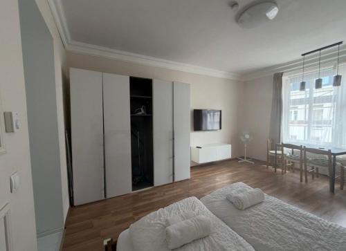 Bright & Cozy Apartment - 15 min from City Center