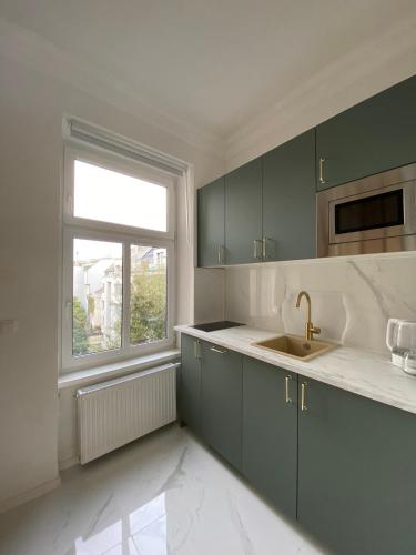 Bright & Cozy Apartment - 15 min from City Center