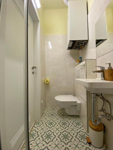 Bright & Cozy Apartment - 15 min from City Center