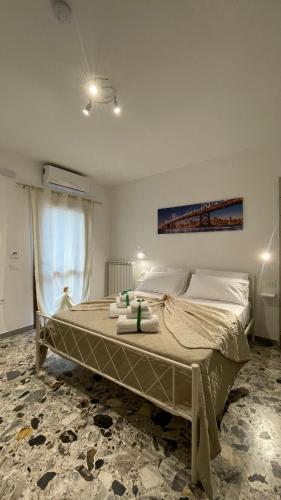 a bedroom with a large bed with towels on it at La casa di Carmela e Francesco b&b in Massa