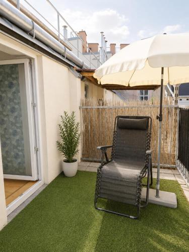 Cozy Furnished Room with Terrace Top Floor in Vienna