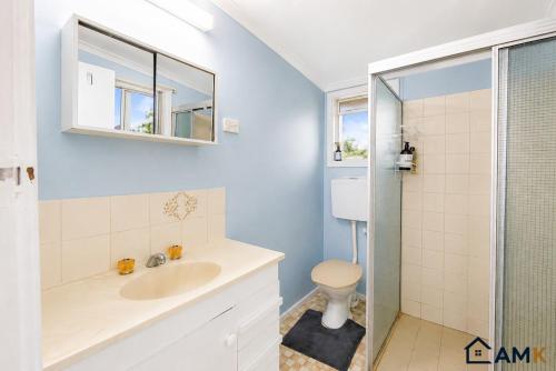 a bathroom with a sink and a toilet and a shower at The Golden Nugget in Boulder