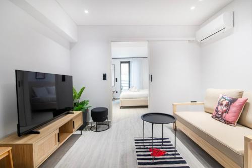 Jana Modern Studio with Balcony & Close to Monastiraki