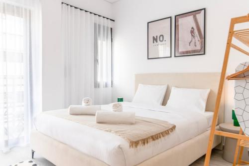 Juno Modern Studio with Balcony & Close to Monastiraki