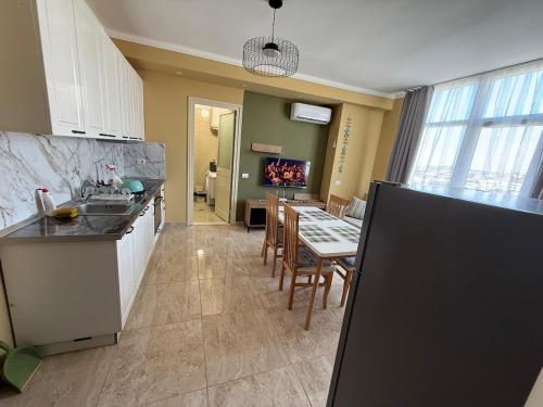 a kitchen with a table and a dining room at Durres-apartament in Durrës