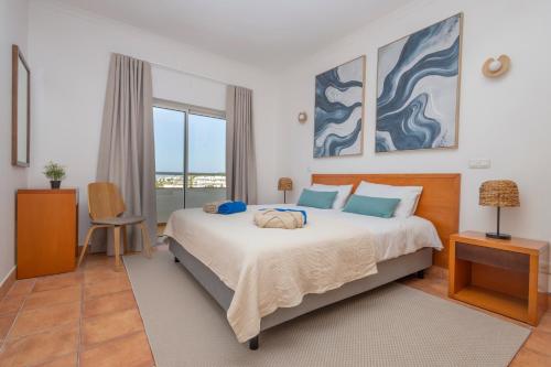 Sea-View 2BR with Pool near Porto de Mós Beach