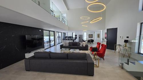 Dream Villa by Laranjal Rentals