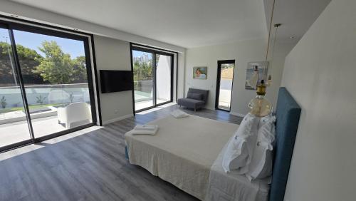 Dream Villa by Laranjal Rentals