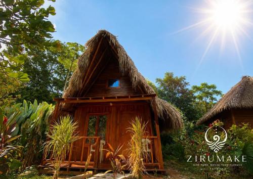 a small hut with a thatched roof at Zirumake Tayrona Dentro del Parque Tayrona in El Zaino