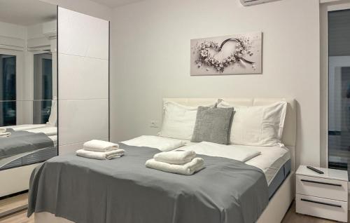 Lovely Home In Milcetici