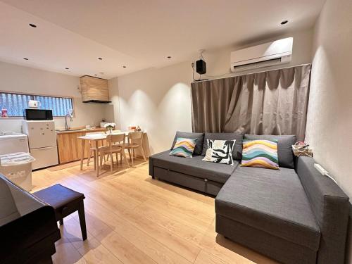 single family house Direct access to Namba and Nihonbashi 3-minute walk from Imazari Station Quiet residential area Self check in with smart lock Up to 9 people