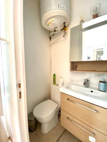 Paris 15eme Cozy Studio Walk to Eiffel Tower Steps to Multiple Metro Lines