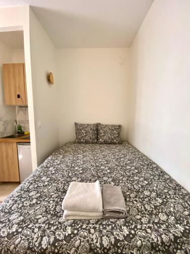 Paris 15eme Cozy Studio Walk to Eiffel Tower Steps to Multiple Metro Lines