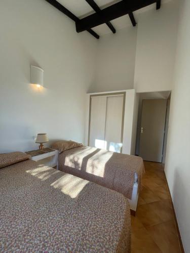 a room with two beds in a room at Locations proche de la plage de Barcaggio accessible par une piste en terre de 3,5 kilometres de Tizzano en voiture in Sartène