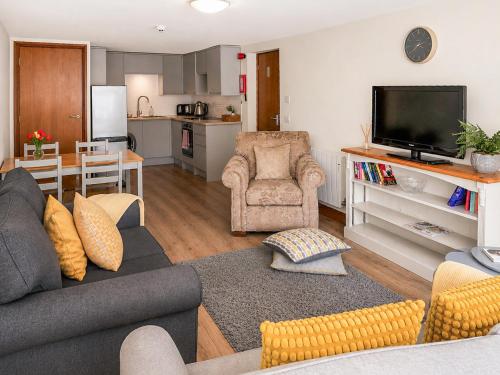 a living room with a couch and a tv at Howgills Apartment 7 - Ukc9722 in Sedbergh