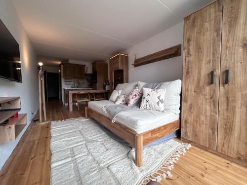 Studio Alpine Haven with Pool and Terrace Hotel L'Étrier Access