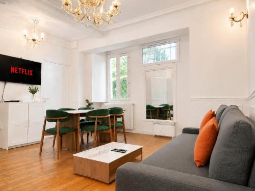 Quartier Nation 2 Bedroom Apartment with Netflix