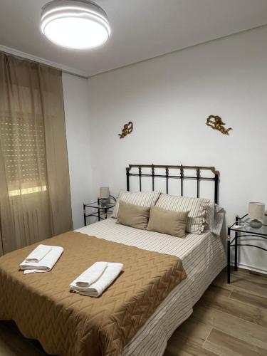 a bedroom with a large bed with towels on it at Casa Rural Angorrilla in Reolid