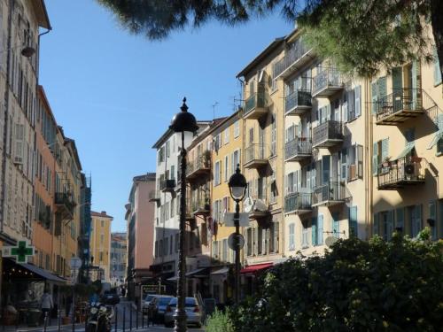 Chic 1-BR with Terrace, AC & Wi-Fi