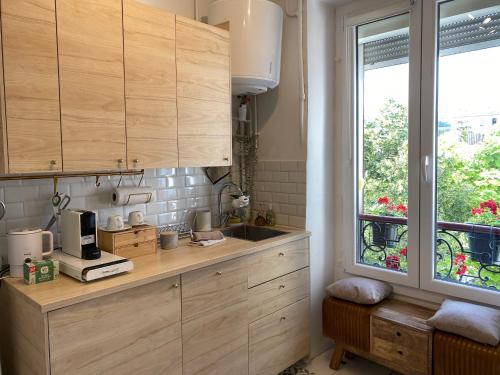 Parisian - 2 Bedroom Apartment near Gare du Nord Direct to Roissy CDG