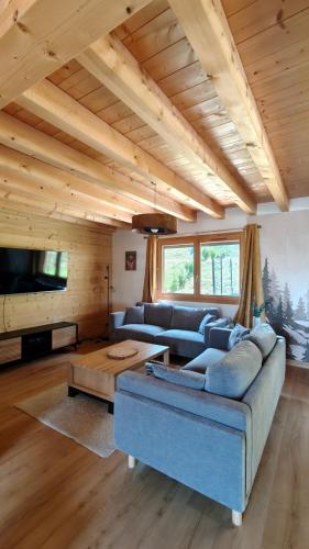 Chalet recent , 5 min télésiège de la Roche, virage 12