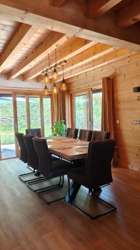 Chalet recent , 5 min télésiège de la Roche, virage 12