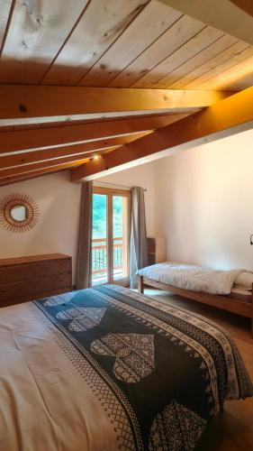 Chalet recent , 5 min télésiège de la Roche, virage 12