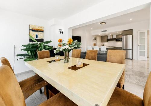 a dining room and kitchen with a table and chairs at Unique Villa Scandinavia Marbella in Marbella