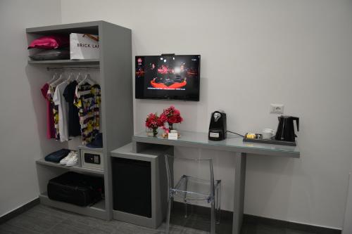 Coffee and tea making facilities at Room 91-S. Peter