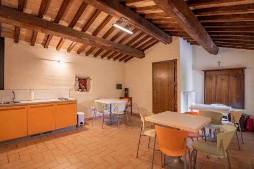 a kitchen and dining room with tables and chairs at Turris Morro di Rasiglia in Rasiglia