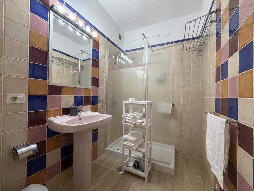 a bathroom with a sink and a shower at Bajo junto al mar en El Tamaduste in Tamaduste