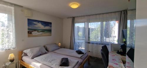 a small bedroom with a bed and a window at Ferienunterkunft Bella Italia in Friedrichshafen