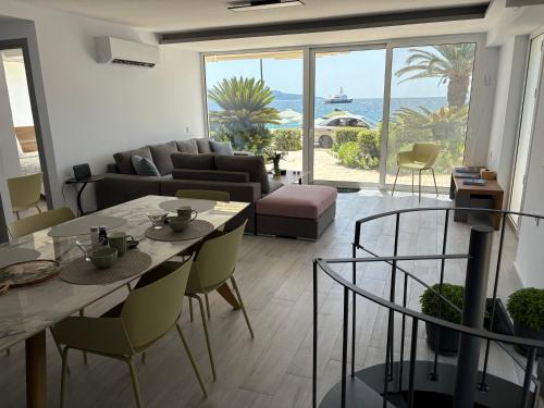 Ammoessa House
