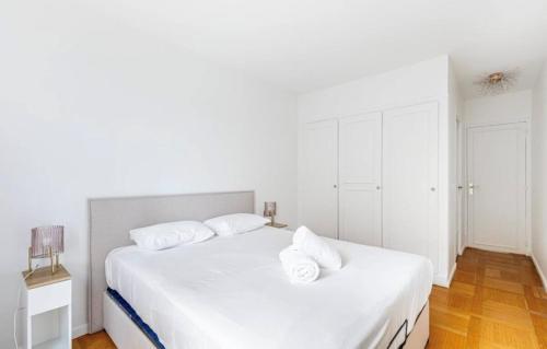 Parisian Luxe 2BR Walk to Arc de Triomphe-Champs