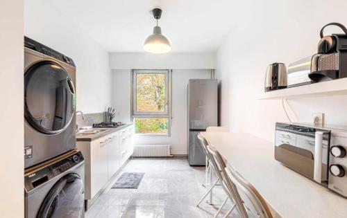Parisian Luxe 2BR Walk to Arc de Triomphe-Champs