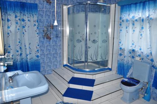 Koupelna v ubytování Le Chateau Bleu