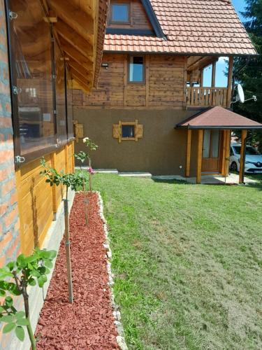 a garden in front of a house at Brvnara Aleksandra Tara Sekulić in Konjska Reka