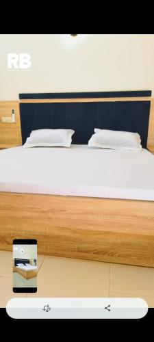 a bed in a room with at RÉSIDENCES Bhelmar in Abomey