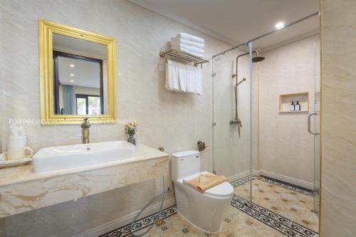 a bathroom with a toilet and a sink and a shower at La palm Luang prabang in Luang Prabang